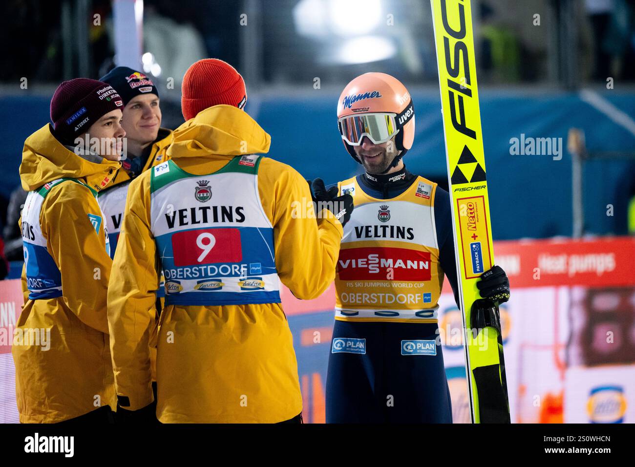 PASCHKE Pius (Deutschland) im Ziel, davor GEIGER Karl (Deutschland), RAIMUND Philipp (Deutschland), WELLINGER Andreas (Deutschland), GER, FIS Viessmsann Skisprung Weltcup, Vierschanzentournee Auftaktspringen Oberstdorf, Wettkampf Einzelspringen, saison 2024/2025, 29.12.2024 Foto : Eibner-Memsefoler Banque D'Images