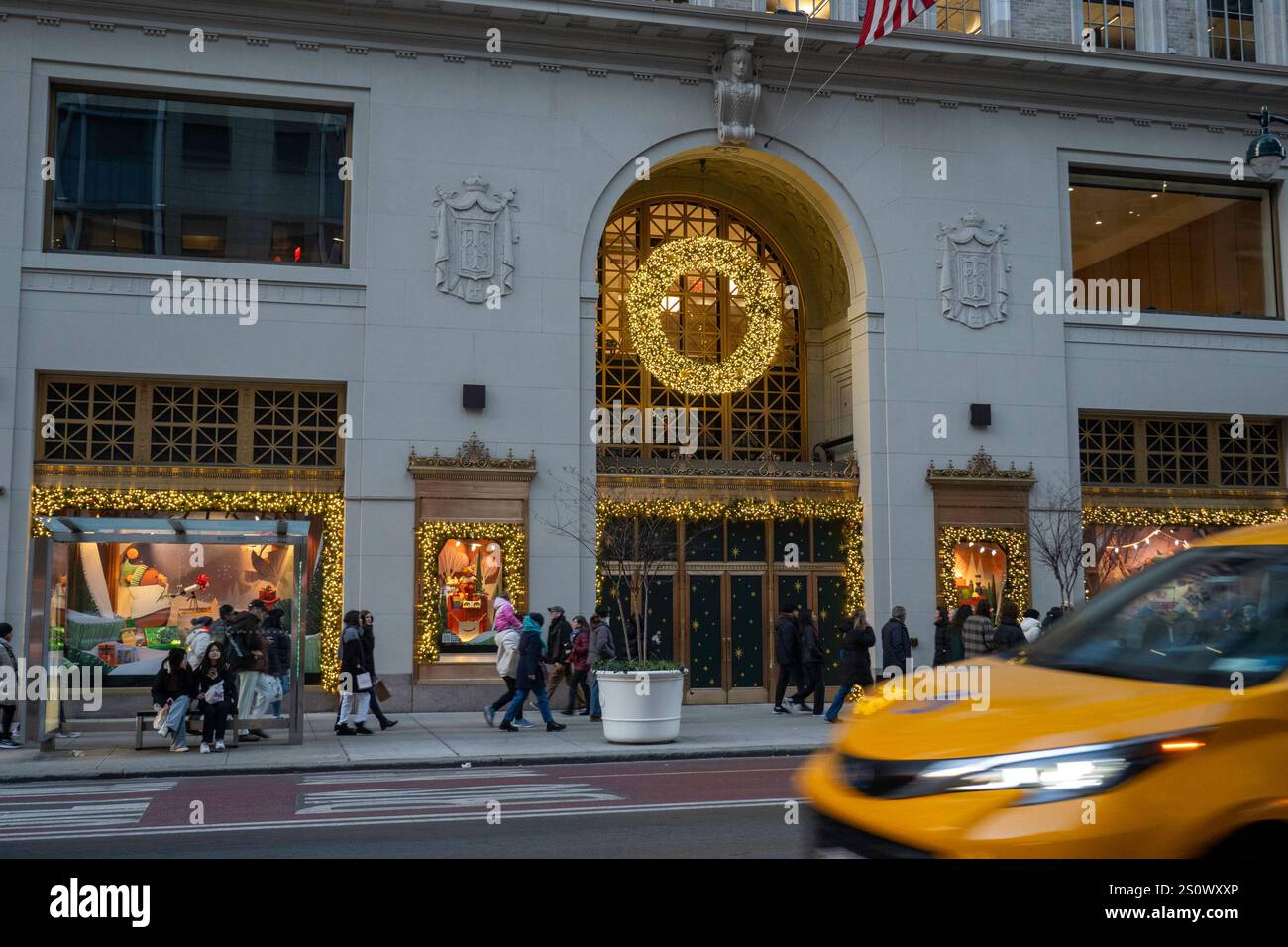 Le siège d'Amazon est situé au 424 Fifth Avenue dans le bâtiment Lord and Taylor, 2024, New York City, États-Unis. Banque D'Images