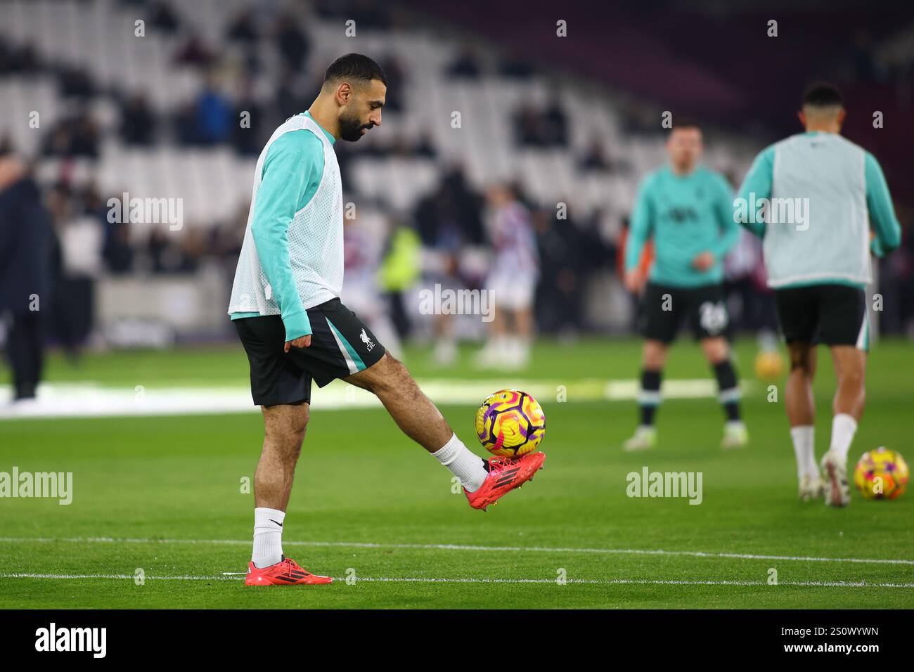 Londres, Royaume-Uni. 29 décembre 2024. Londres, Angleterre, 29 décembre 2024 : Mohamed Salah (11 Liverpool) s'échauffe lors du match de premier League entre West Ham United et Liverpool au London Stadium de Londres, Angleterre (Alexander Canillas/SPP) crédit : SPP Sport Press photo. /Alamy Live News Banque D'Images