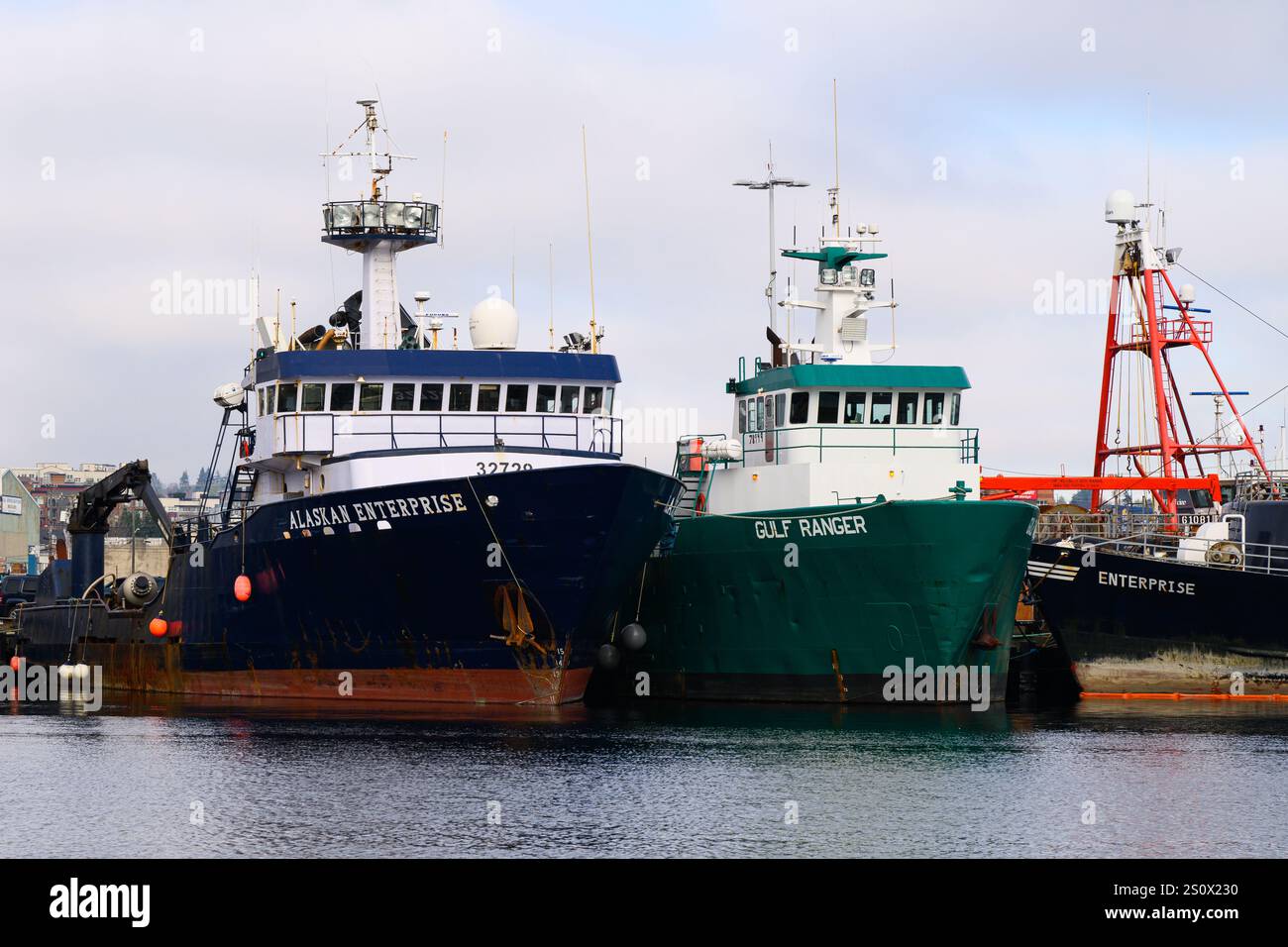 Seattle, WA, États-Unis - 4 décembre 2024 ; paire de chalutiers de pêche industrielle à Seattle Banque D'Images