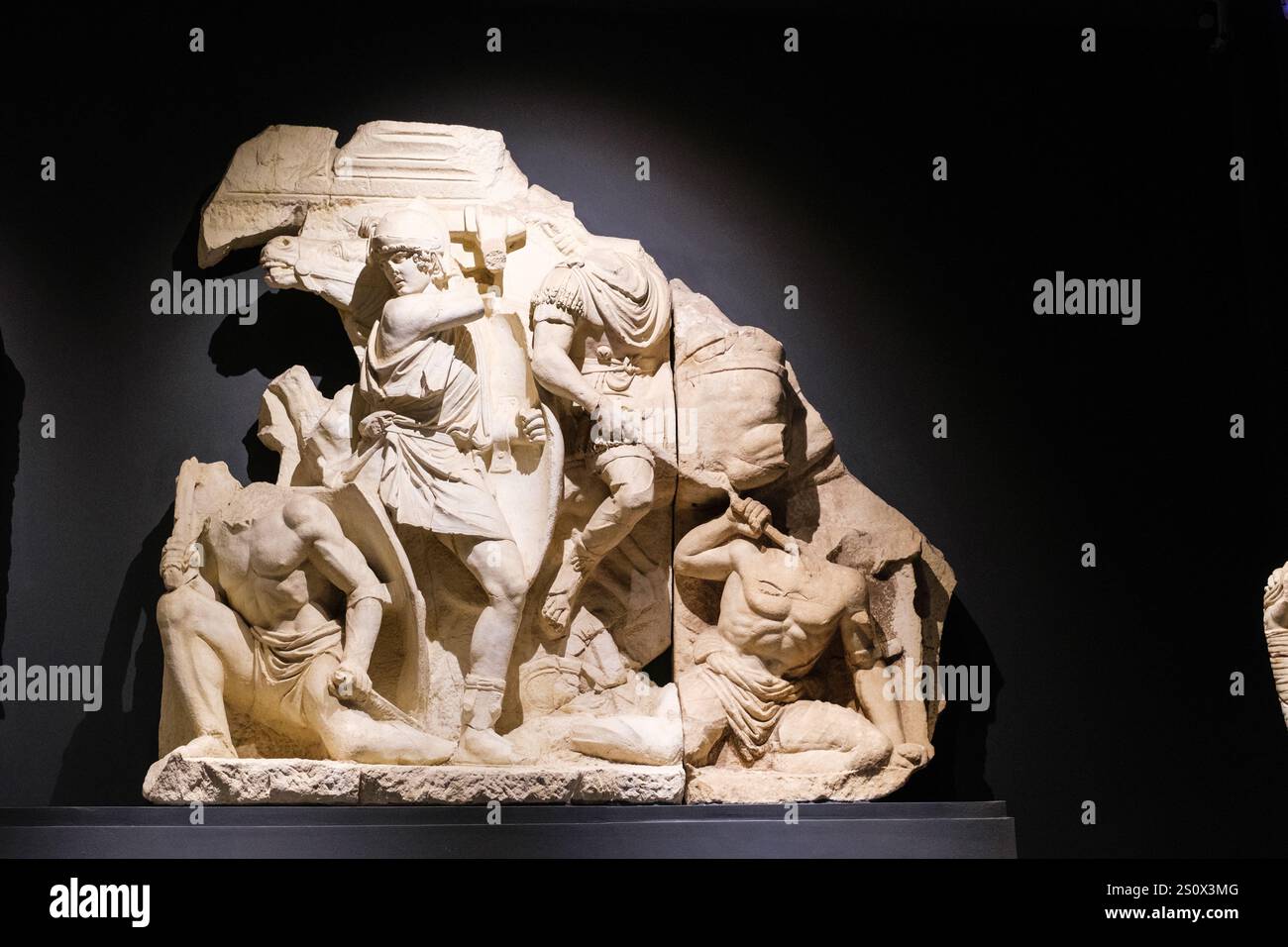 Selcuk, Turquie, Turkiye. Reliefs du monument parthe, scène de bataille, Éphèse. 2e. Siècle. Banque D'Images