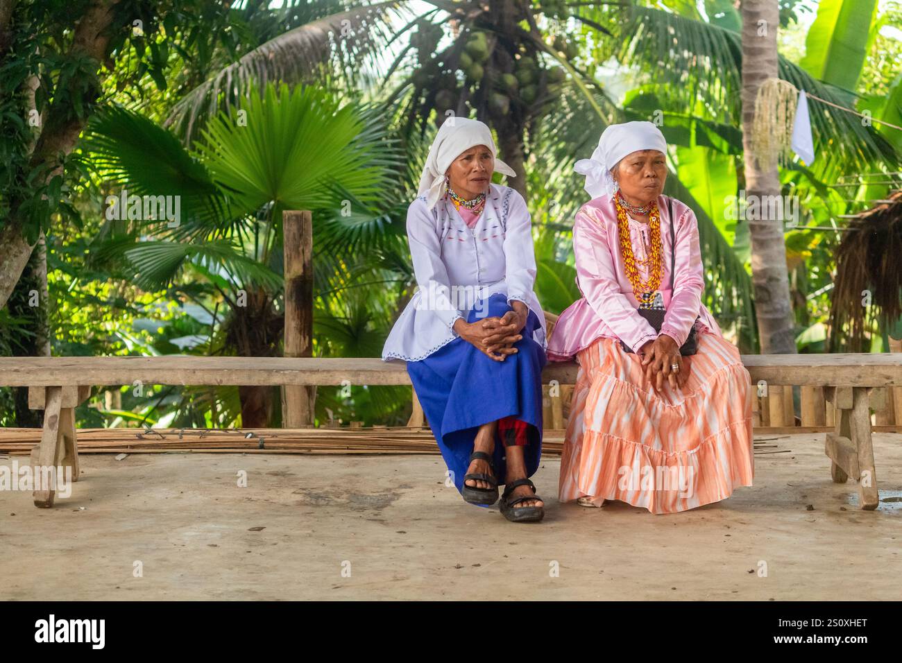 Deux aînées Arumanen Manuvu membres d'une tribu indigène Mindanao à Cotabato Philippines Banque D'Images