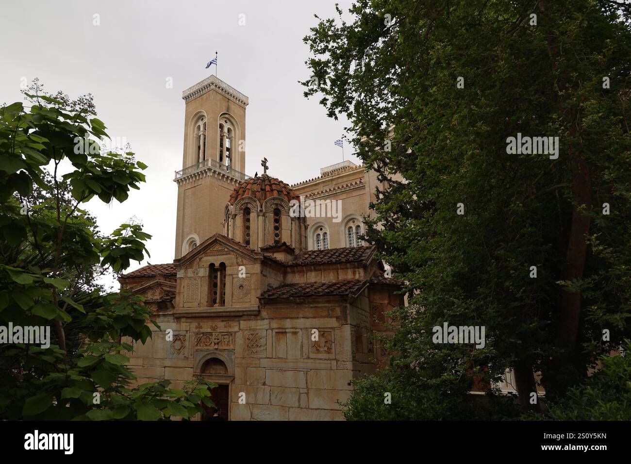 Église Sainte de la Vierge Marie Gorgoepikoos et vieille ville de Saint Eleutherius de Plaka-Athènes Banque D'Images