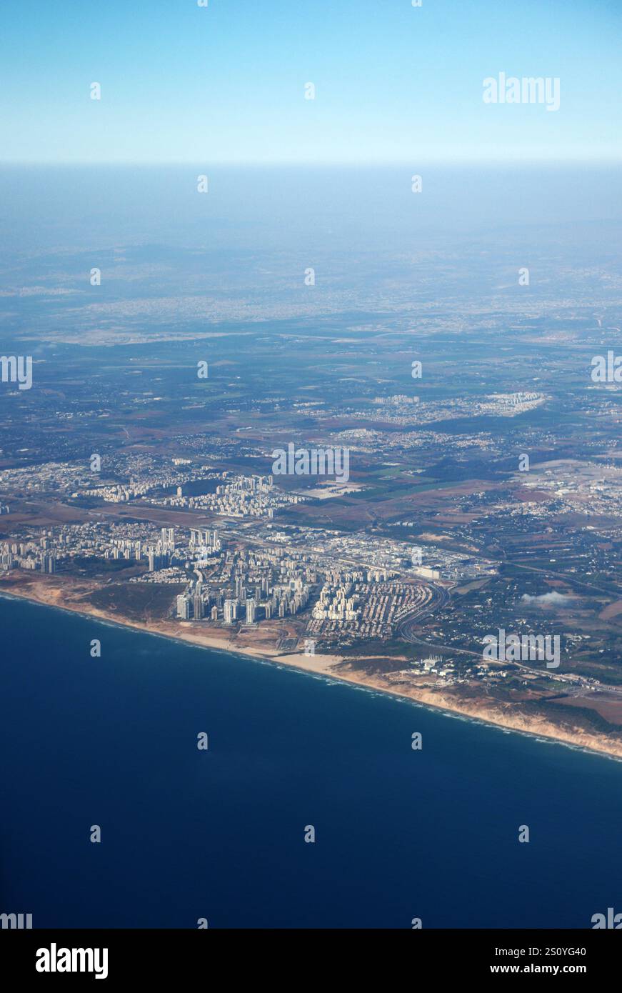 Vue aérienne de la côte israélienne autour de Netanya, Israël. Banque D'Images