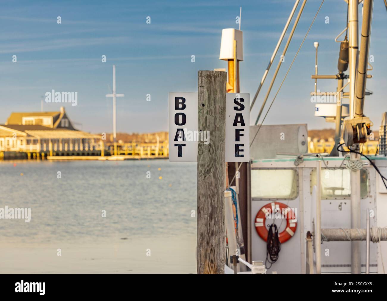 détail image paysage avec une partie d'un bateau et un signe Banque D'Images