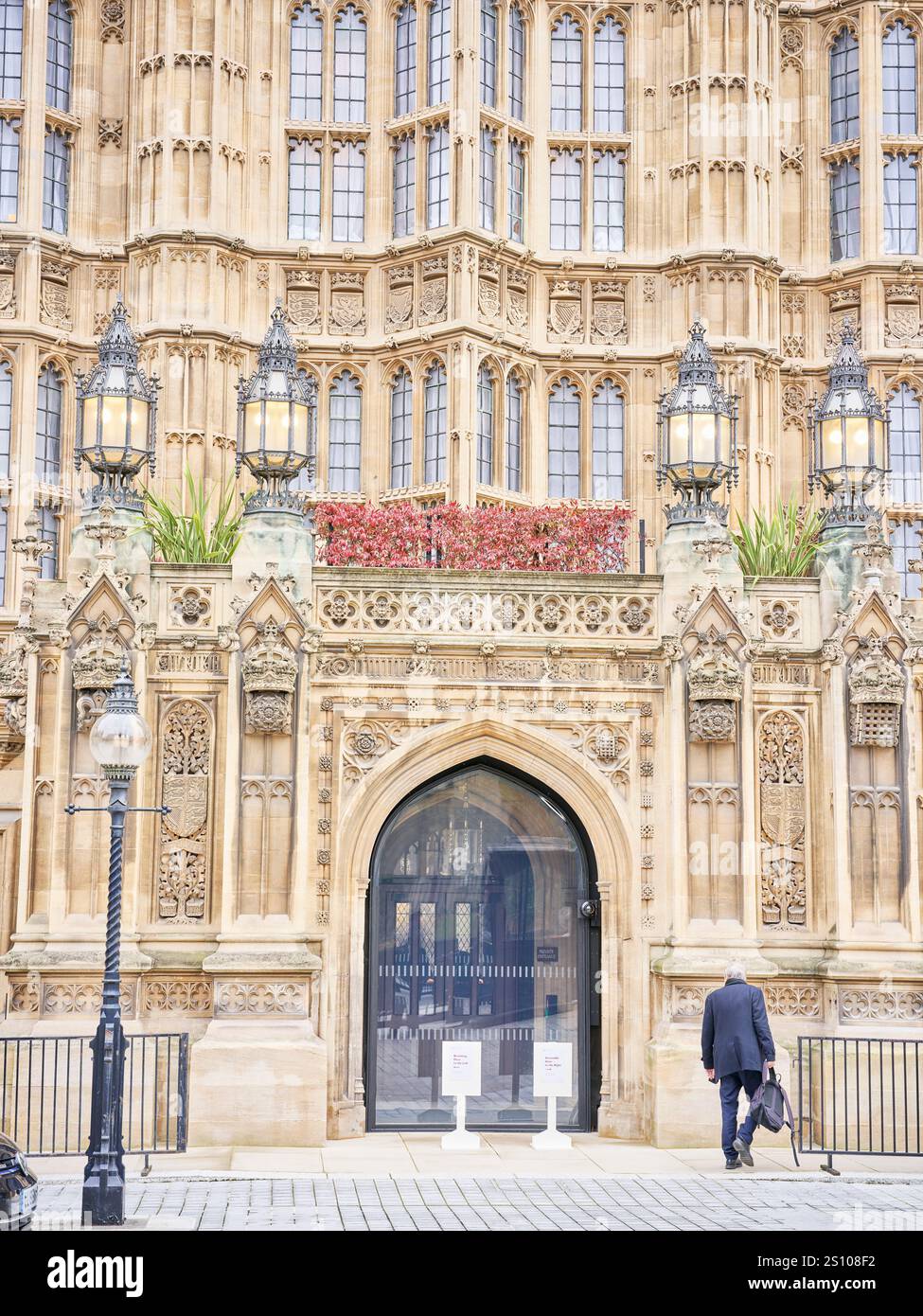 Entrée à la Chambre des Lords, bâtiment du Parlement, Westminster, Londres, Angleterre. Banque D'Images