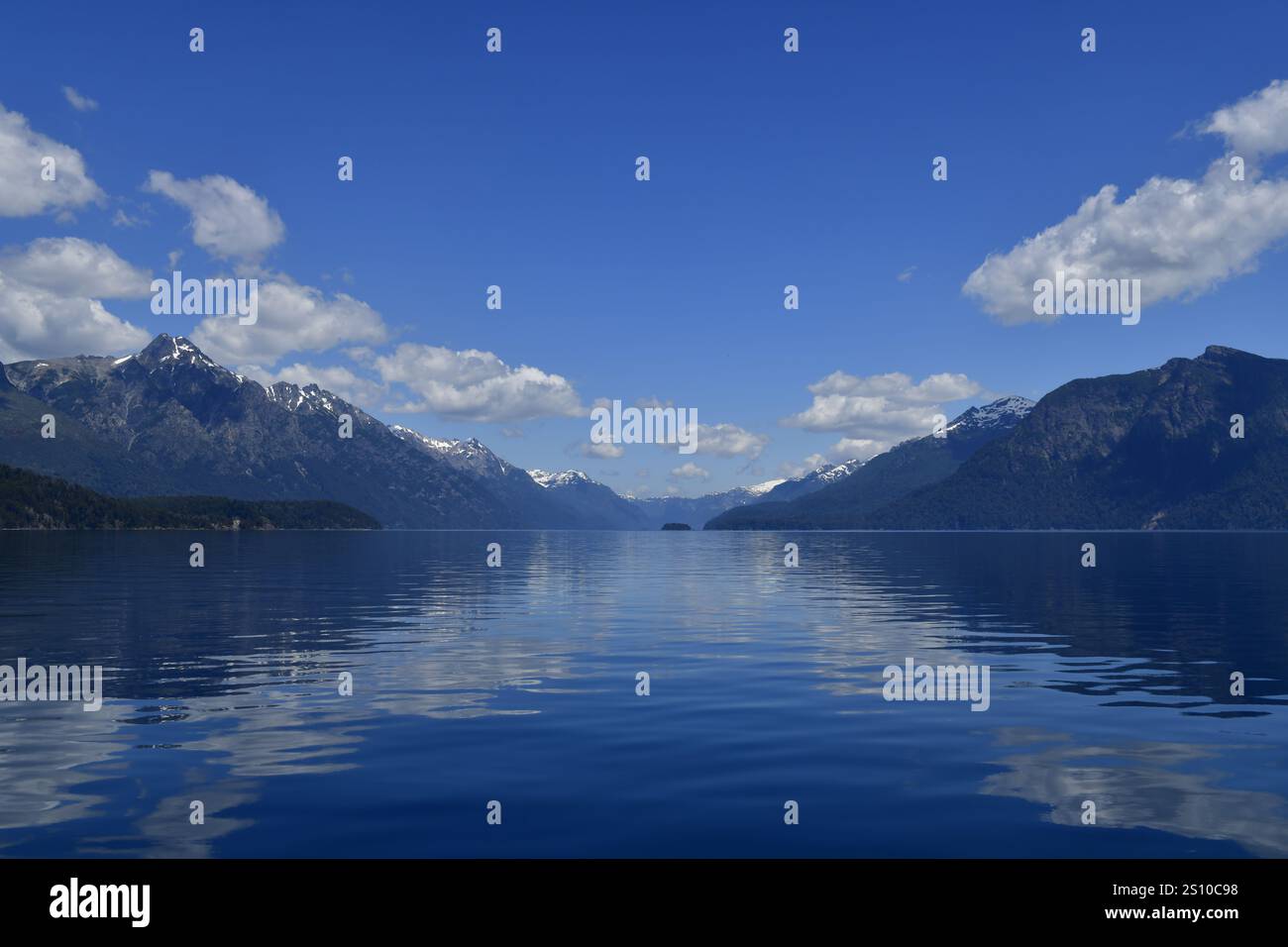 Lac Correntoso sur la route des sept lacs, province de Neuquén Argentine Banque D'Images