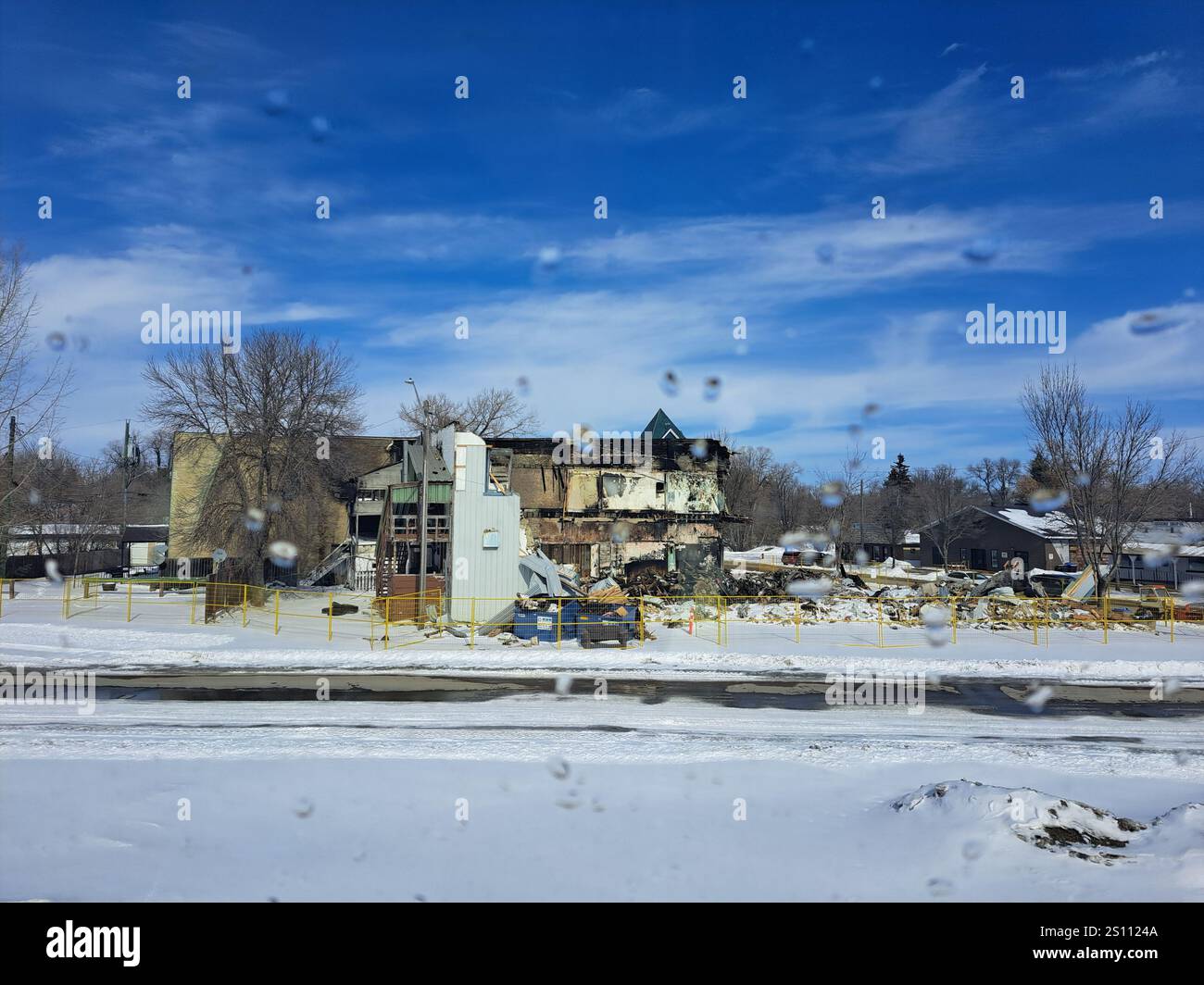 Maison abandonnée délabrée le long de la voie ferrée à Winnipeg, Manitoba, Canada Banque D'Images