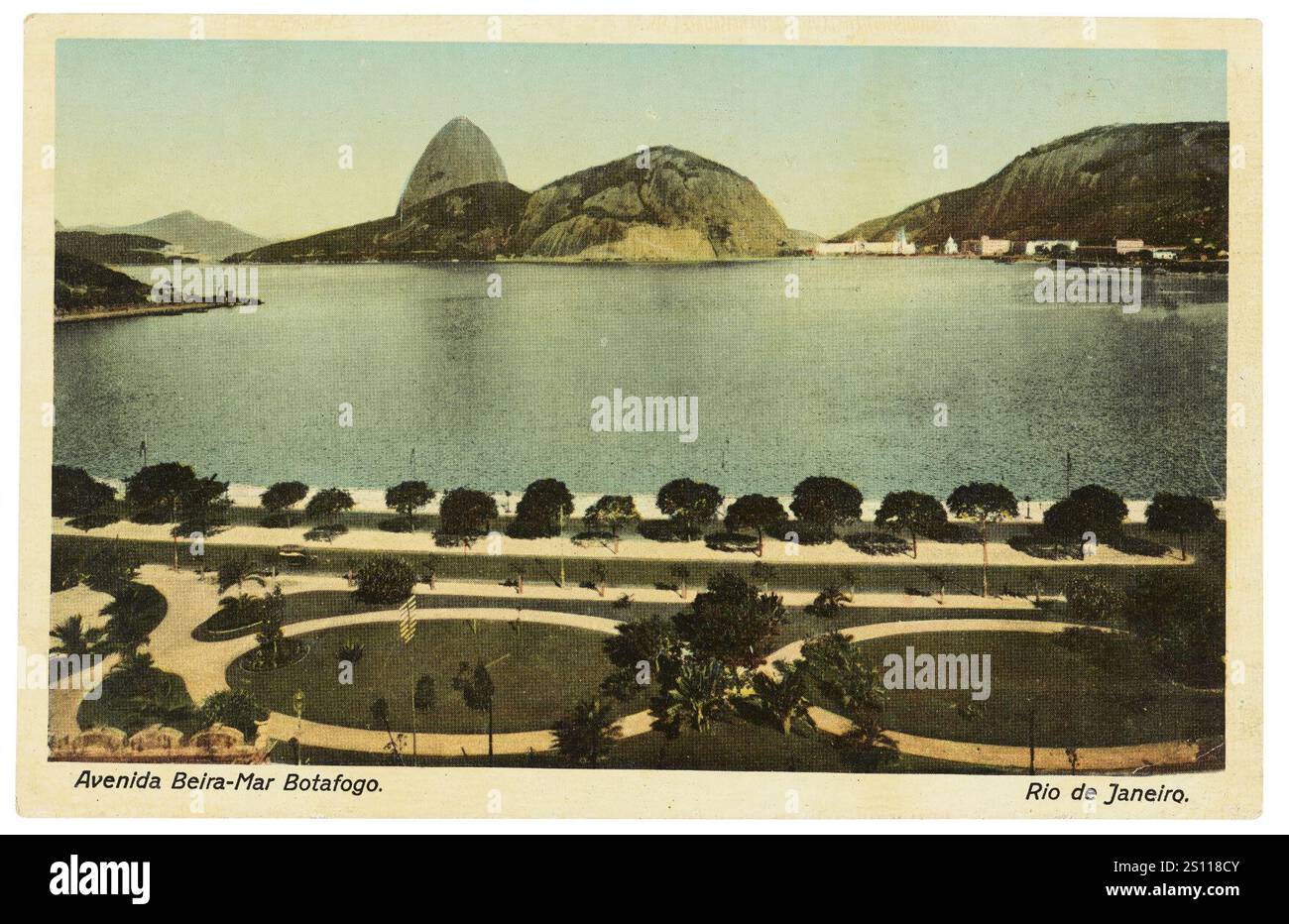 Enseada de Botafogo, Avenida Beira-Mar e o Morro do Pão de Açucar (001MC001002). Banque D'Images