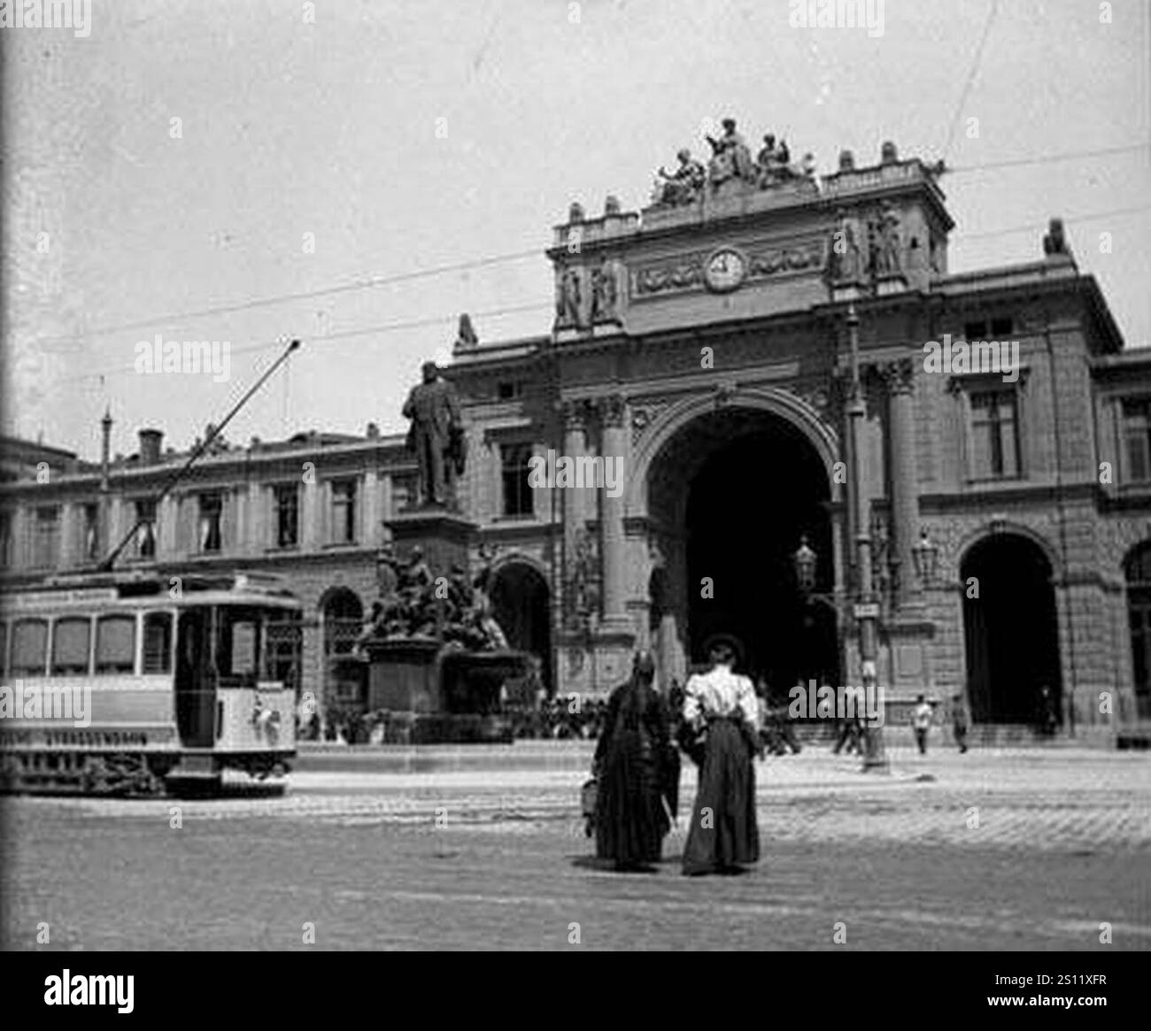 Estació Central de Zuric i monument a Alfred Escher (recadré à partir de stéréoview). Banque D'Images