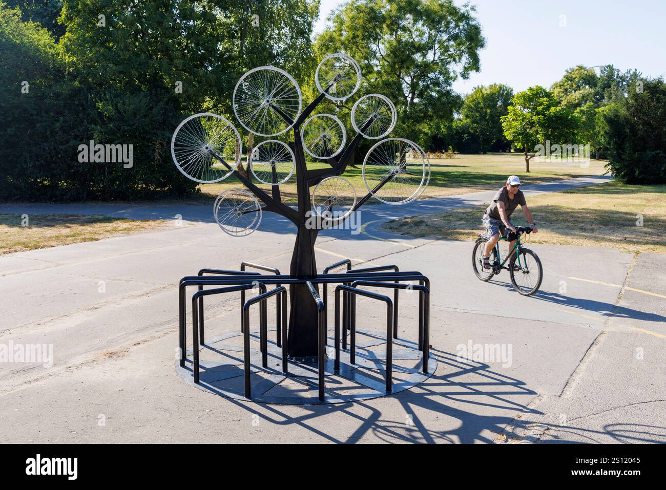 Installation artistique sur porte-vélos, Vac, Hongrie Banque D'Images