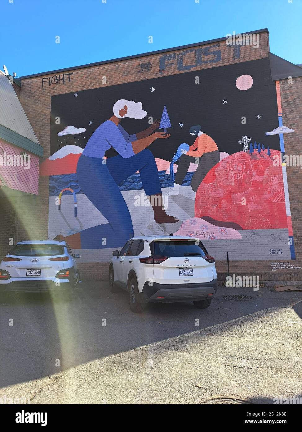 Femme plantant un arbre sur la murale Mont-Royal sur l'avenue du Parc à Montréal, Québec, Canada Banque D'Images