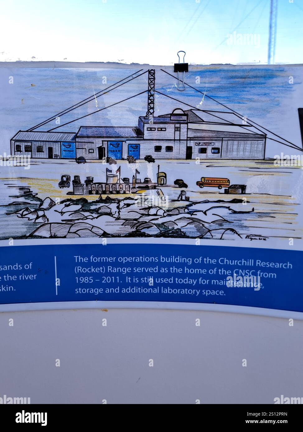 Panneau de portée de fusée sur le dôme en plexiglas à l'intérieur du Churchill Northern Studies Centre à Churchill, Manitoba, Canada Banque D'Images