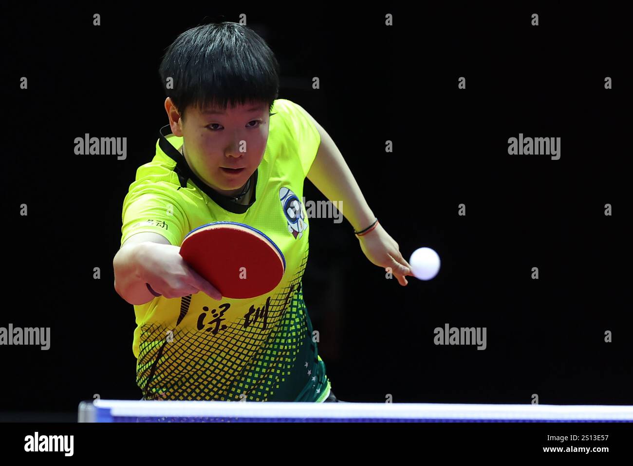 Shanghai, Chine.30th décembre 2024. Sun Yingsha de l'équipe de l'Université de Shenzhen participe aux demi-finales de l'équipe féminine contre l'équipe Shanghai Longteng le jour 1 des finales de la Super League de tennis de table de Chine 2024 au stade de Shanghai le 30 décembre 2024 à Shanghai, en Chine. Crédit : Tang Yanjun/China News Service/Alamy Live News Banque D'Images