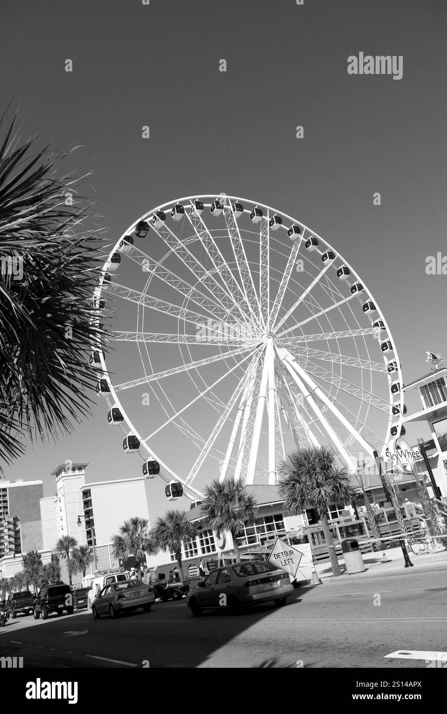 Sky Wheel attraction à Myrtle Beach, Caroline du Sud, États-Unis, s'élevant à 200 mètres au-dessus de la promenade et de la promenade. Banque D'Images