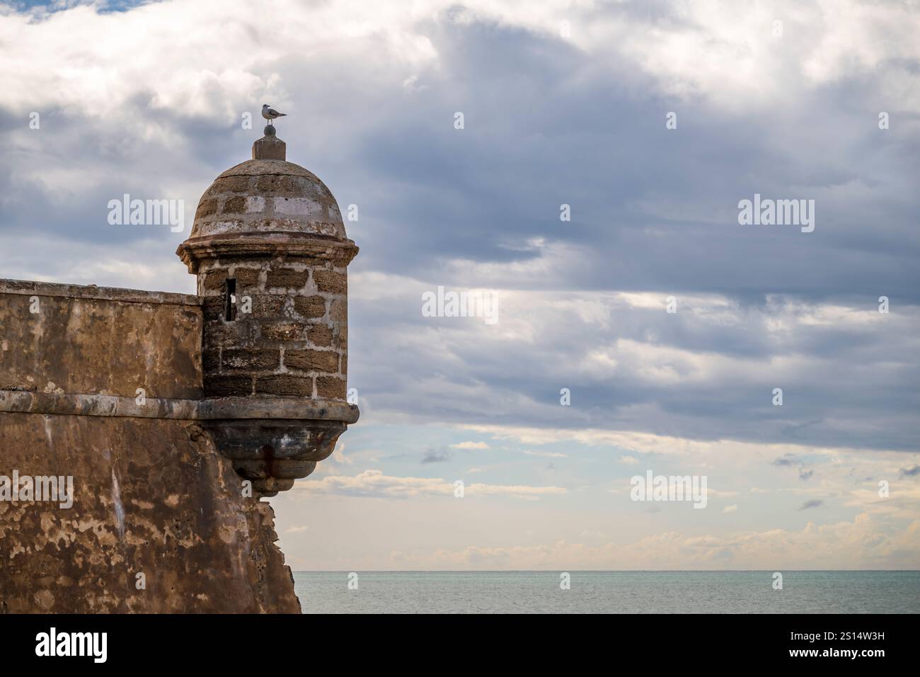 Château de San Sebastián, une forteresse en pierre dans la vieille ville de Cadix, en Espagne où se trouvait autrefois le temple de Kronos. Le Cádiz Castillo de San Sebastian Banque D'Images