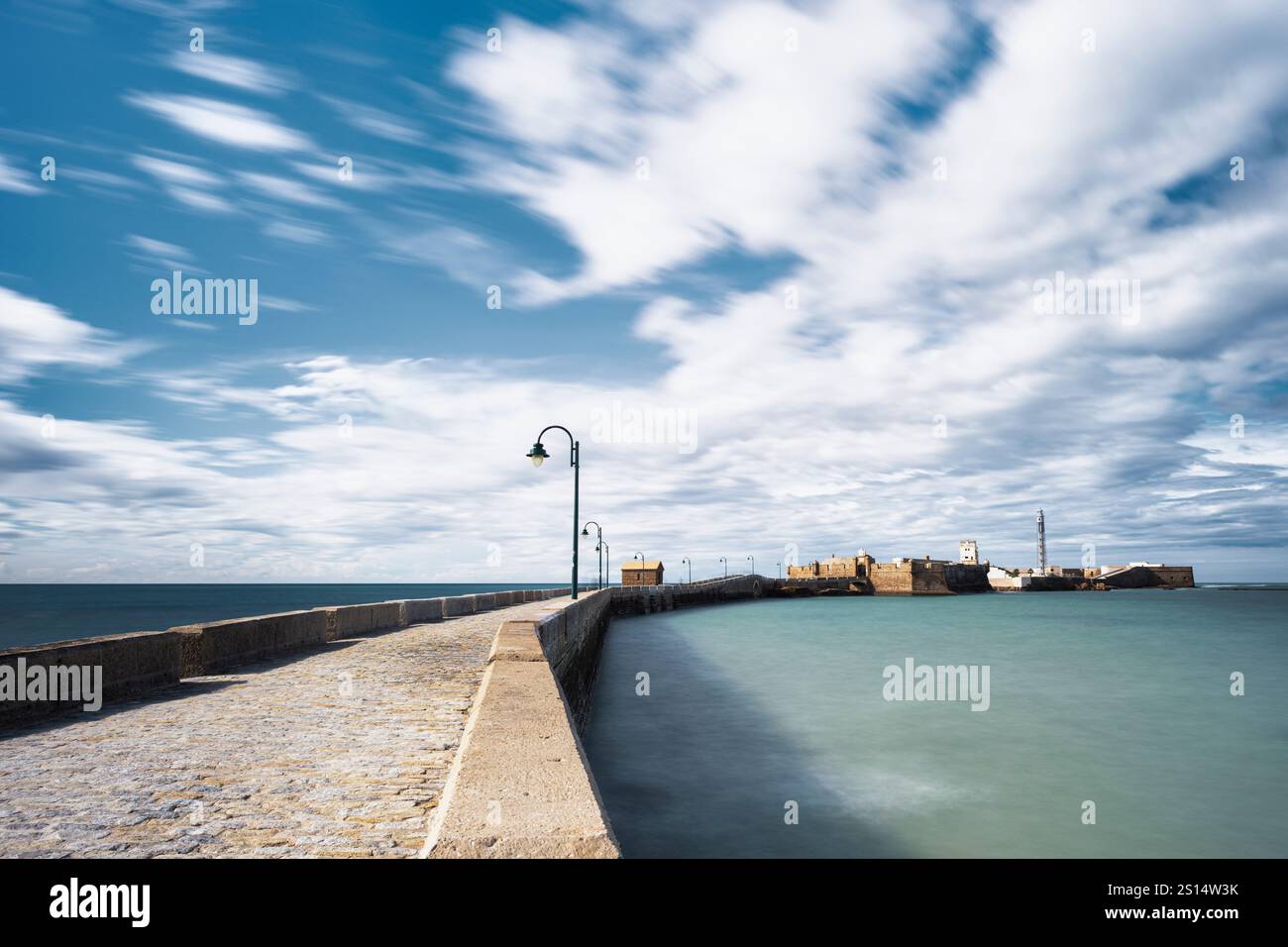 Château de San Sebastián, une forteresse en pierre dans la vieille ville de Cadix, en Espagne où se trouvait autrefois le temple de Kronos. Le Cádiz Castillo de San Sebastian Banque D'Images