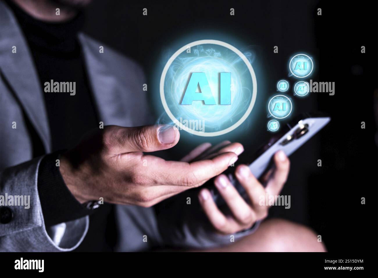 Homme d'affaires utilisant le téléphone mobile en utilisant l'intelligence artificielle Banque D'Images