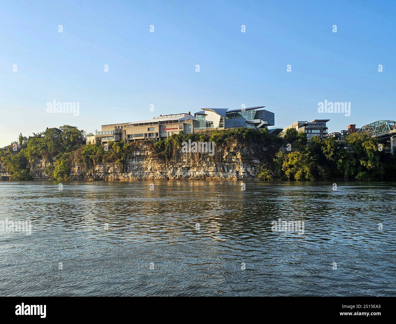 Musée d'art américain de Chattanooga, Chattanooga, Tennessee. Trois bâtiments composent le musée sur les rives de la rivière Tennessee - Image de stock capturée avec un smartphone