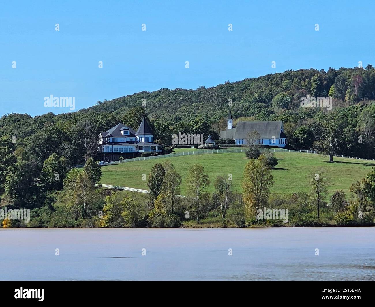 Whitestone Inn, Watts Bar Lake, Tennessee. Un lit de campagne et petit déjeuner situé dans la réserve faunique de Paint Rock et sanctuaire d'oiseaux près de Kingston. Banque D'Images