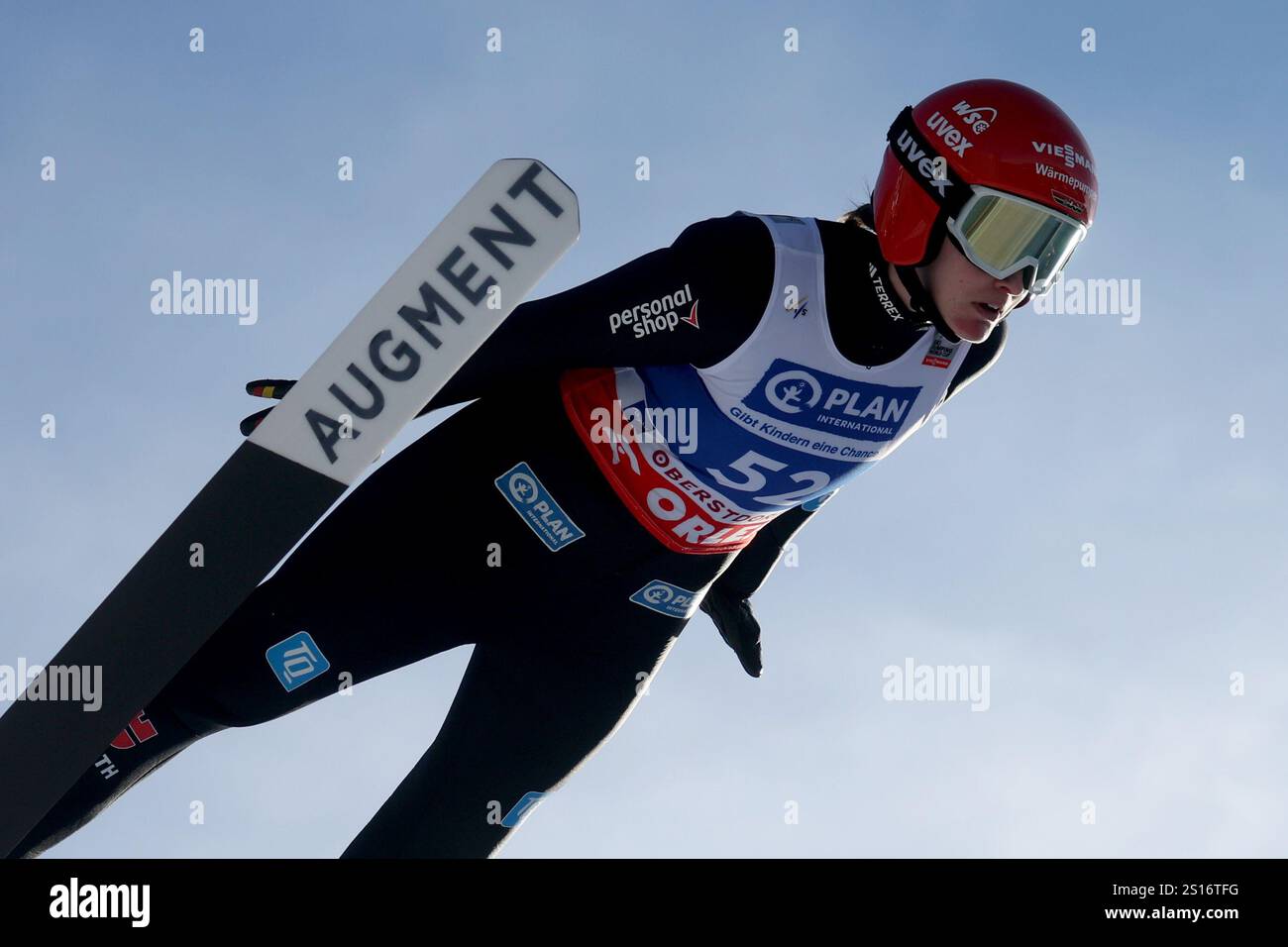 Oberstdorf, Allemagne. 1er janvier 2025. Ski nordique/saut à ski : Coupe du monde, Tour de deux nuits, grande colline, femmes, entraînement, Selina Freitag d'Allemagne en action. Crédit : Karl-Josef Hildenbrand/dpa/Alamy Live News Banque D'Images