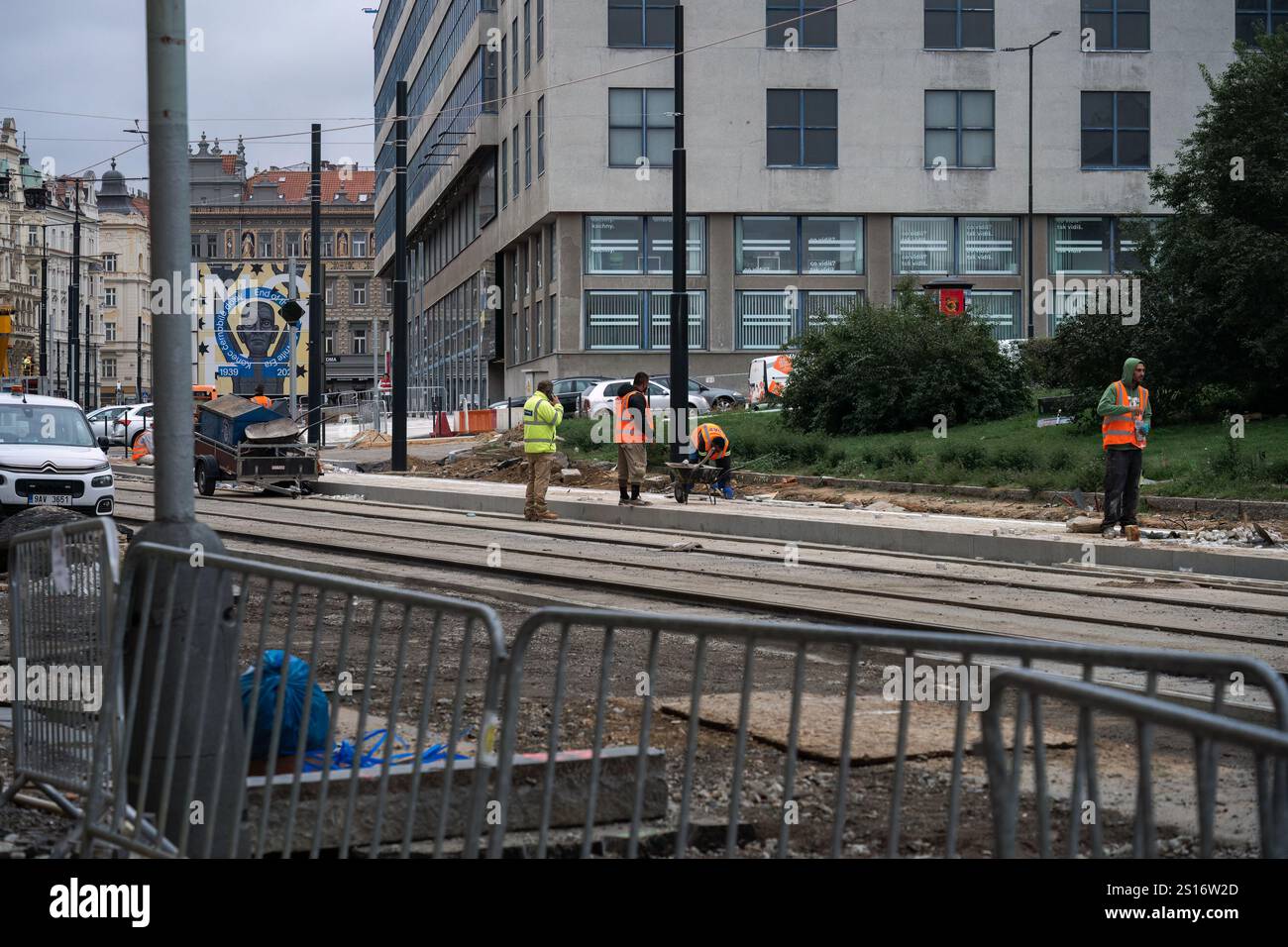 Prague, République tchèque. 4 octobre 2024 - travaux de construction en cours rue Dukelskych hrdinu Banque D'Images