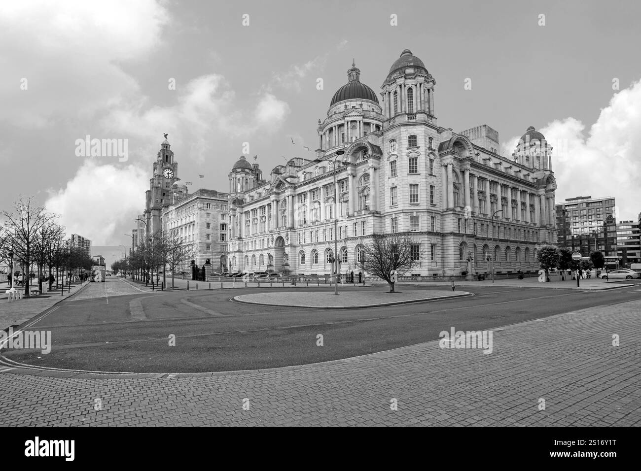 Le bâtiment du Port de Liverpool, bâtiment classé Grade II à Liverpool, en Angleterre, ainsi que le bâtiment Cunard et le bâtiment Liver sur Pier Head Banque D'Images