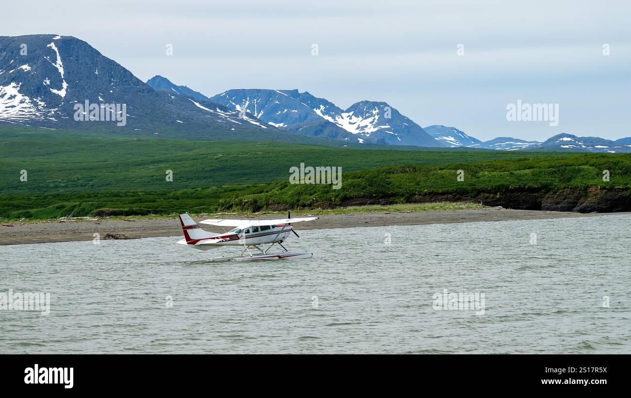 Hydravion se préparant au décollage en Alaska Banque D'Images