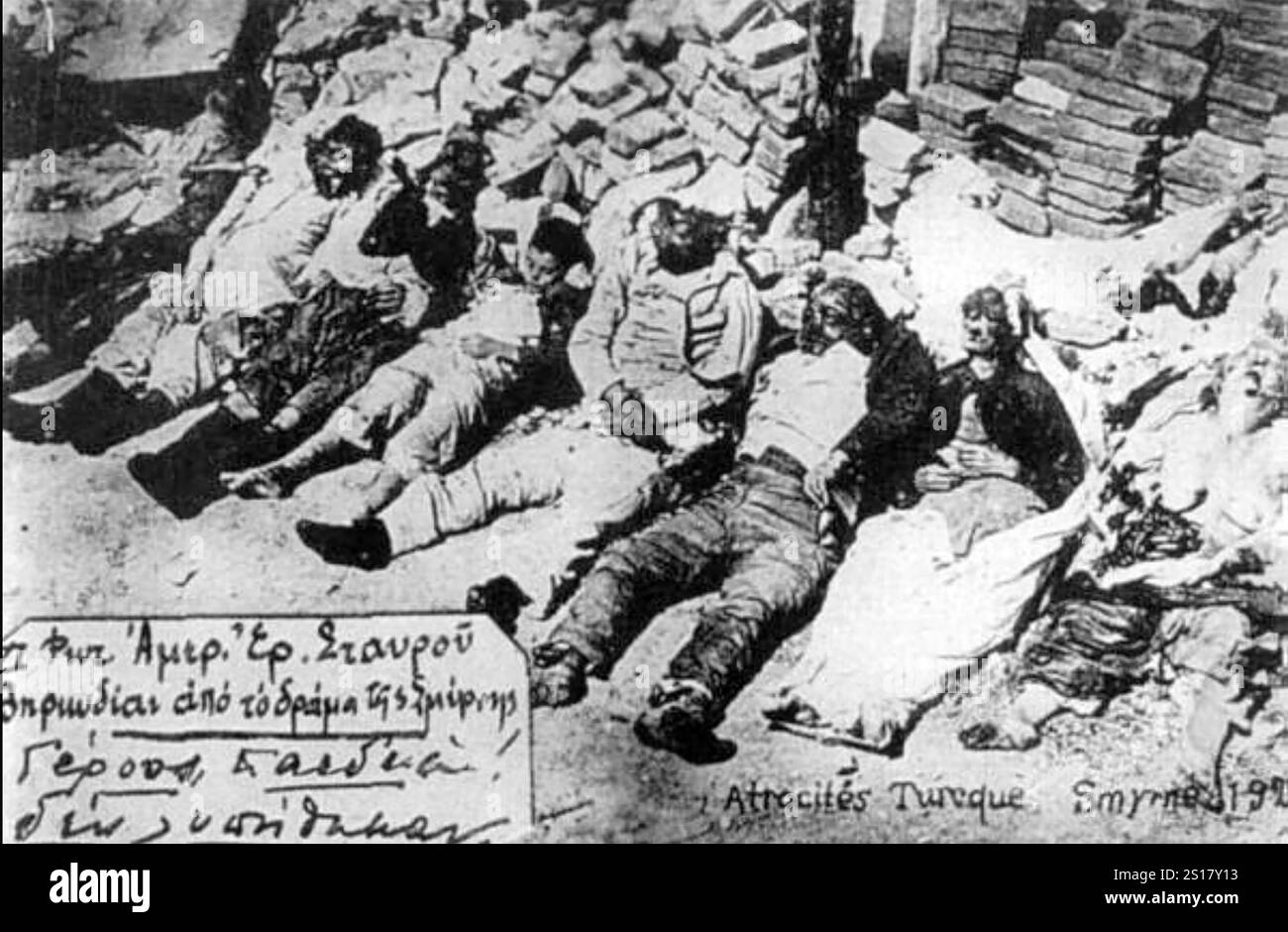 MASSACRE DE SMYRNE 16-17 juin 1919. Corps de civils turcs tués par l'armée grecque sur une carte postale française contemporaine. Aussi connu sous le nom de massacre de Menemen. Banque D'Images