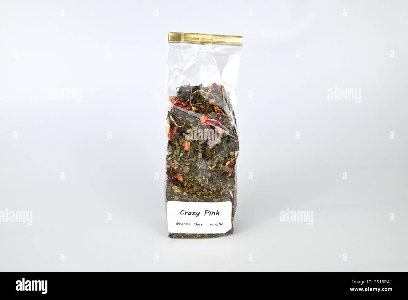 Mélange de thé rose fou (thé vert et vanille) – pays de Galles, Royaume-Uni – 28 octobre 2024 Banque D'Images