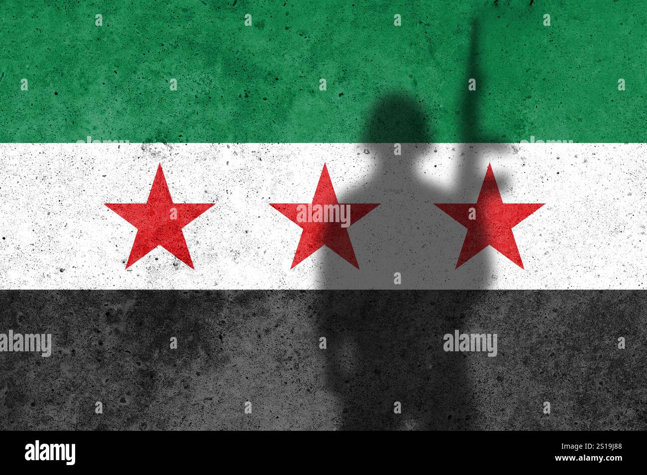 Nouveau drapeau syrien peint sur le mur de béton avec soldat Banque D'Images