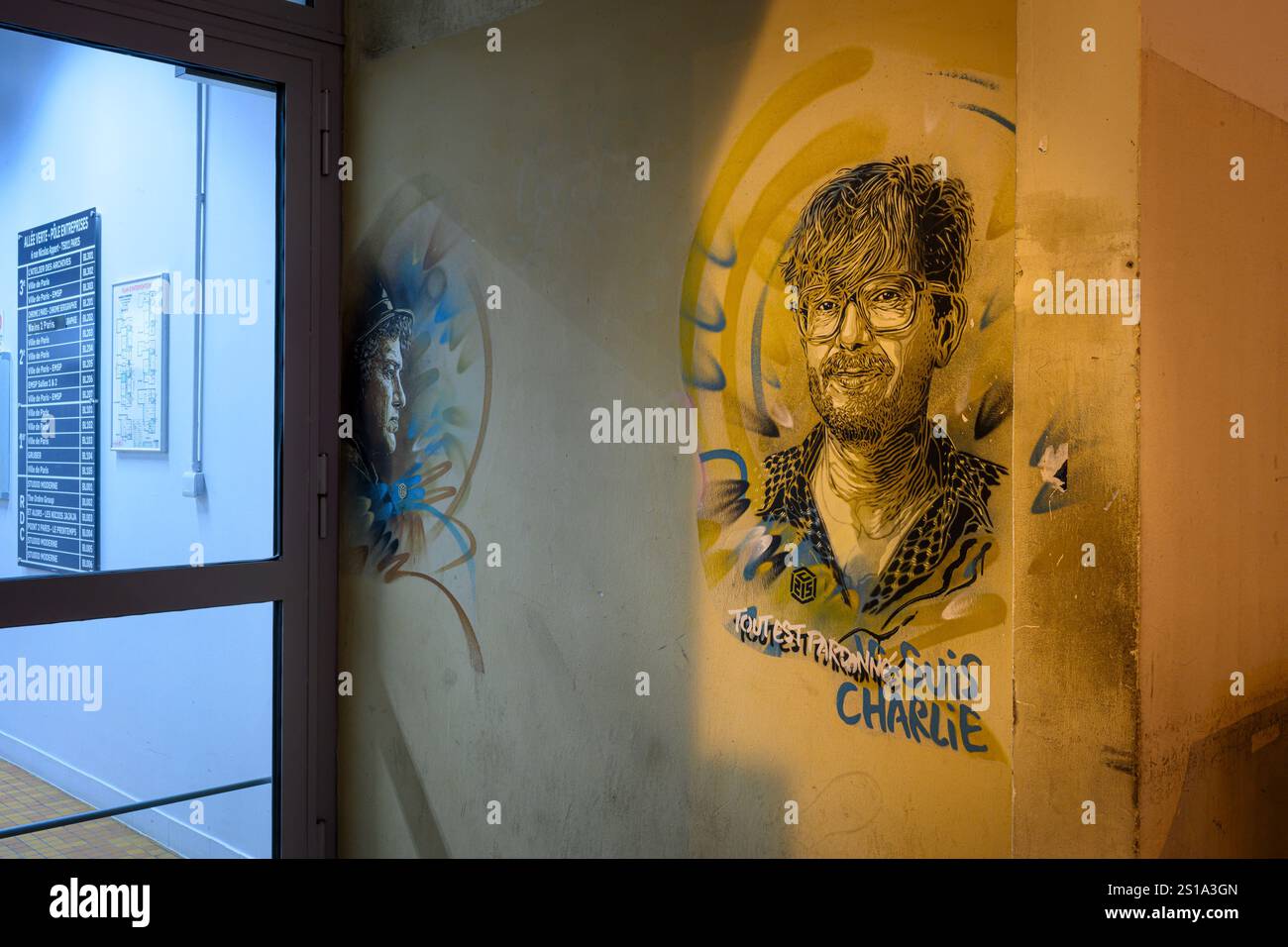 FRANCE. PARIS (75) (11E ARRONDISSEMENT) PORTRAIT DE STÉPHANE CHARBONNIER (DESSINATEUR, DIRECTEUR DE LA PUBLICATION DE CHARLIE HEBDO, ASSASSINÉ AU NEWSPAP Banque D'Images