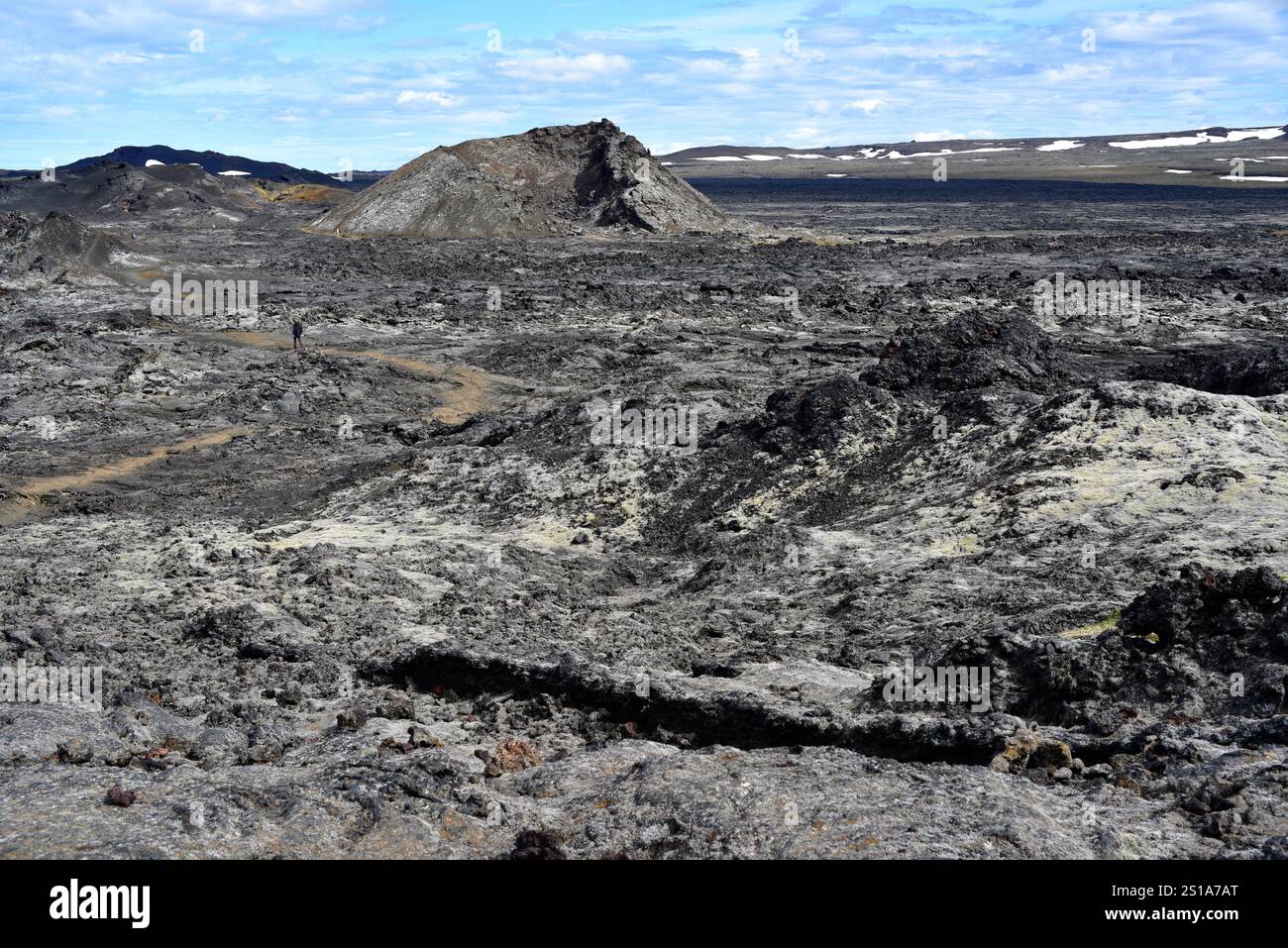 Volcan Leirhnjukur, cratère et champ de lave. Krafla, région de Myvatn, Islande. Banque D'Images