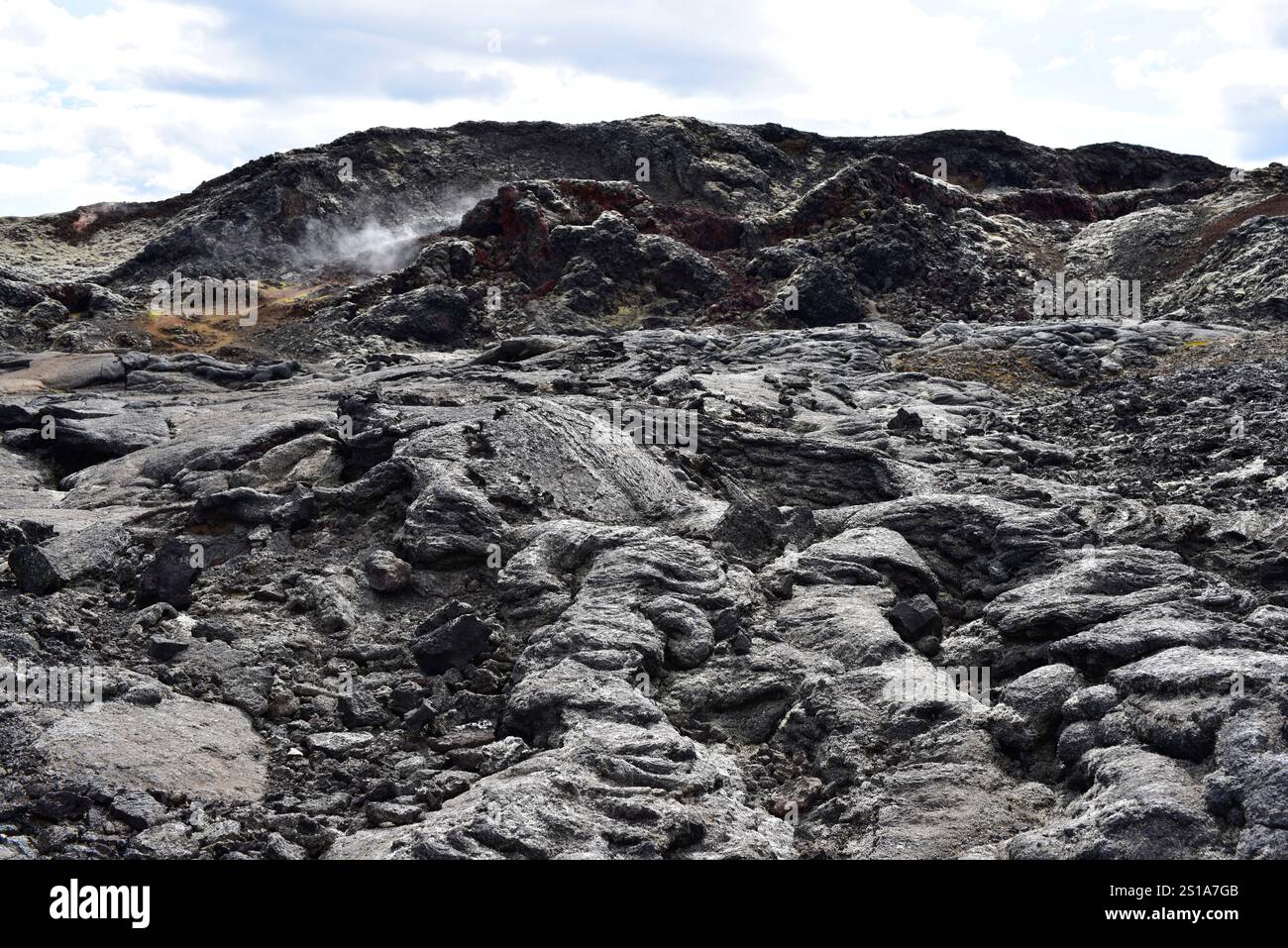 Volcan Leirhnjukur, fumerolles. Krafla, région de Myvatn, Islande. Banque D'Images