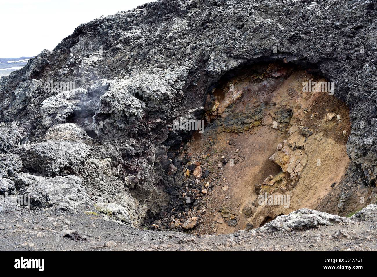Volcan Leirhnjukur, fumerolles. Krafla, région de Myvatn, Islande. Banque D'Images