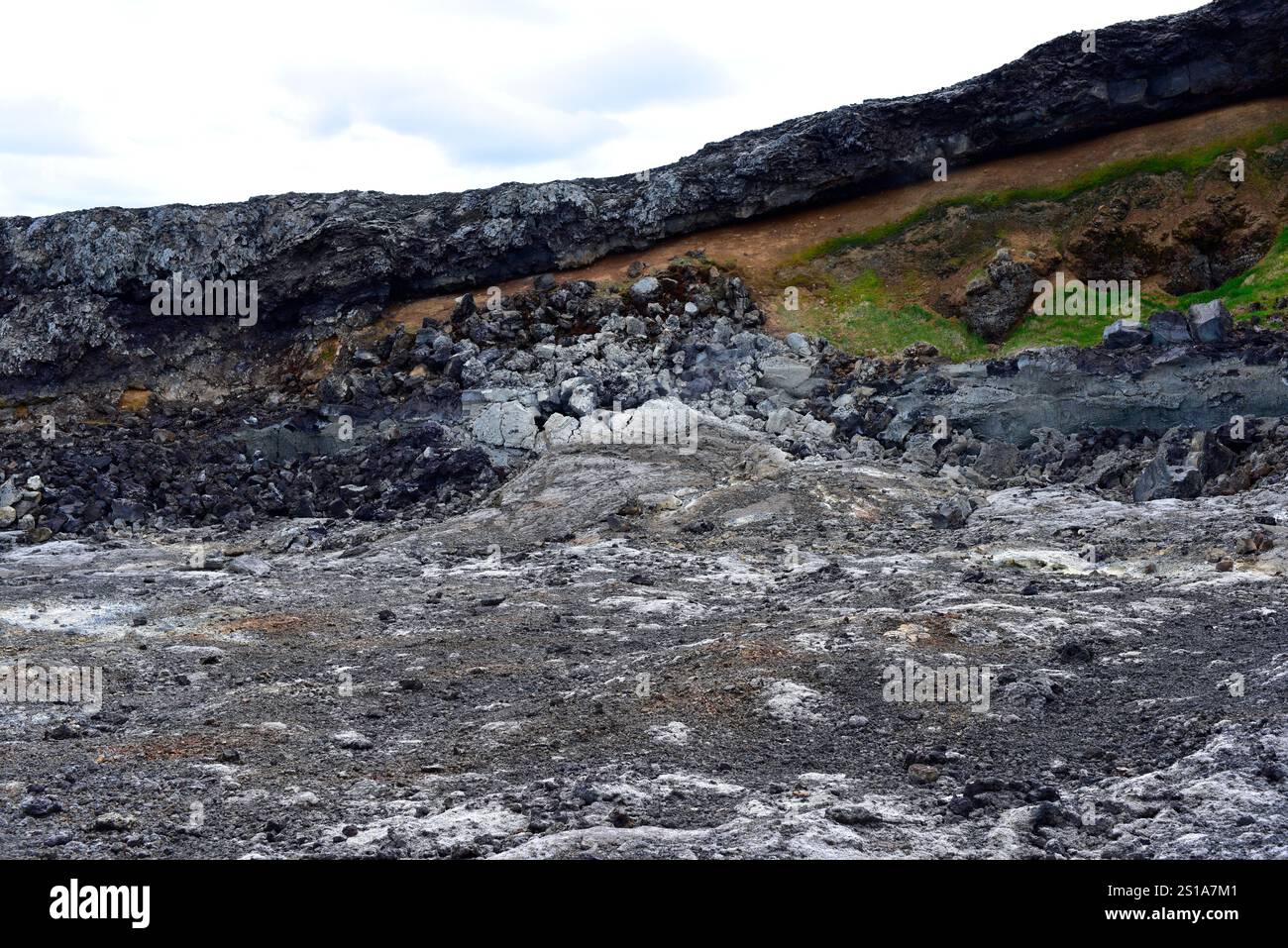 Volcan Leirhnjukur, fumerolles. Krafla, région de Myvatn, Islande. Banque D'Images