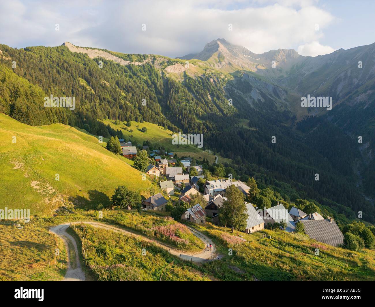 France, Isère, Parc National des Ecrins, Villard Reymond (1650 m) est la plus haute commune d'Isère et le deuxième plus haut village de France, Grand Renaud (2776 m) Banque D'Images