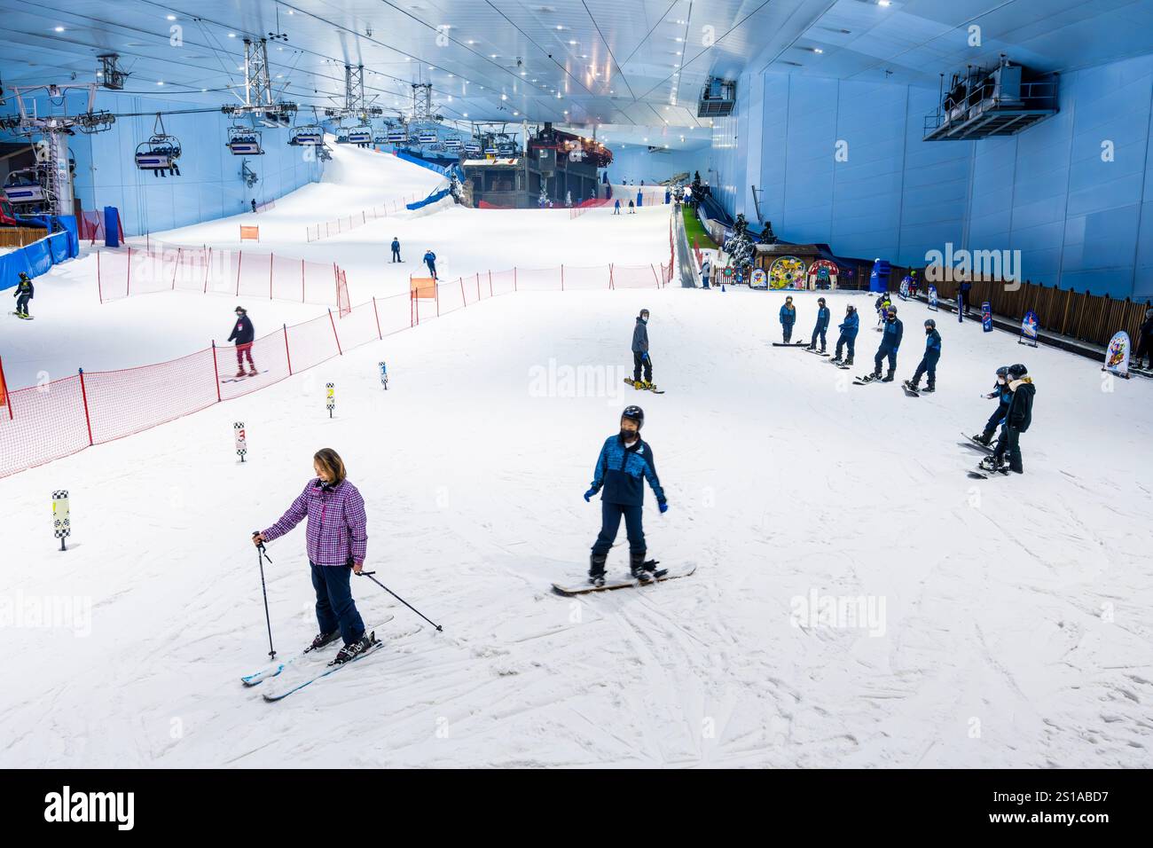 Émirats arabes Unis, Dubaï, Al Barsha 1, Mall of the Emirates, ski Dubai, piste de ski intérieure Banque D'Images