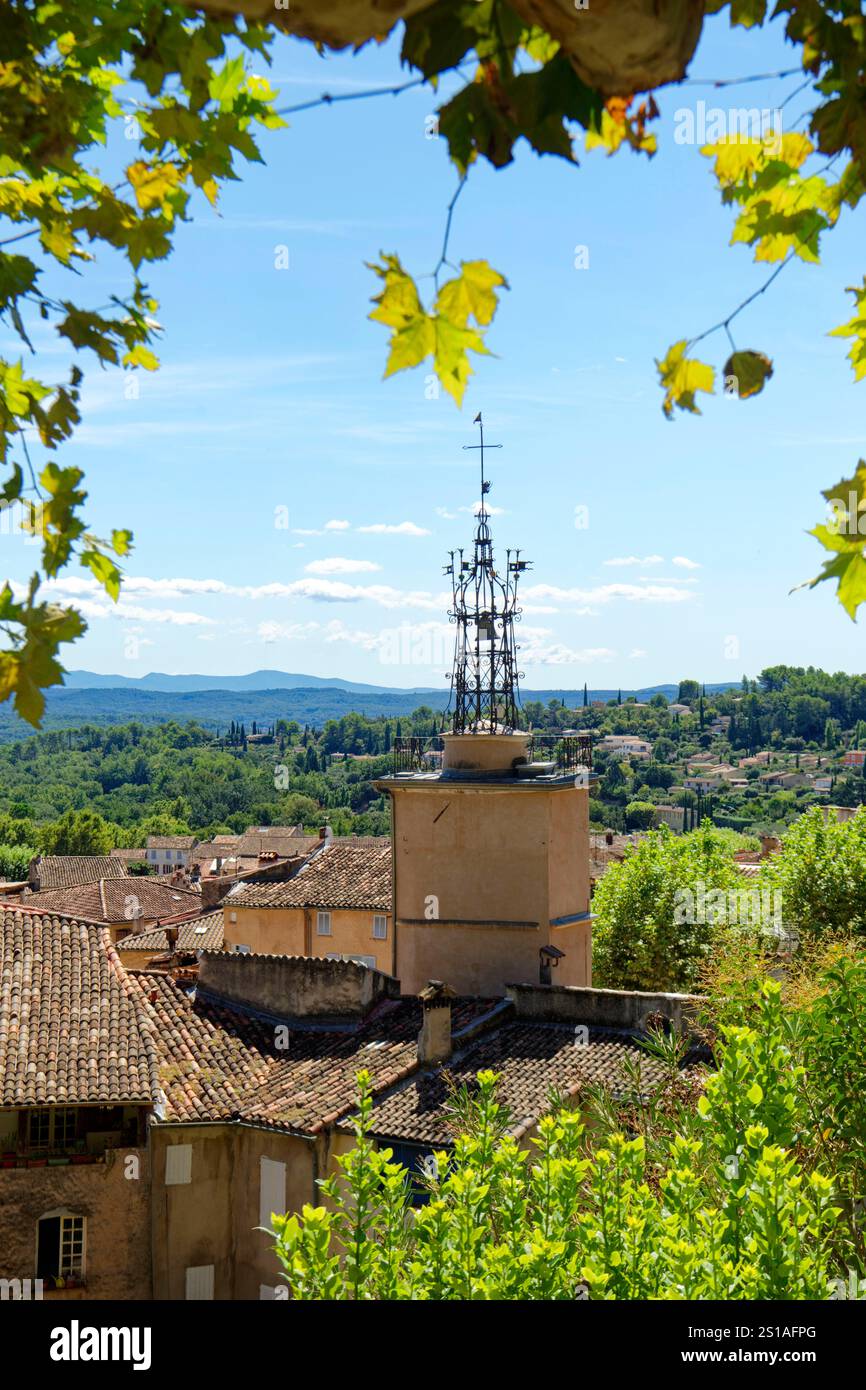 France, Var, Provence verte, Cotignac, la Tour de l'horloge et son clocher Banque D'Images