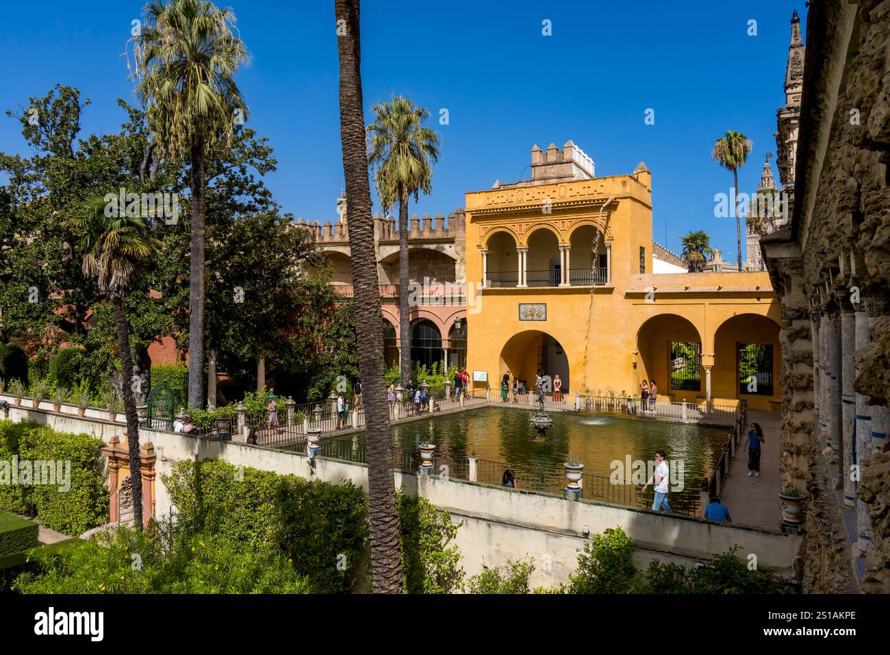 Espagne, Andalousie, Séville, l'Alcazar de Séville (Reales Alcazares de Sevilla), inscrit au Patrimoine mondial de l'UNESCO, les jardins et le Palacio Gotico, fontaine Mercure Banque D'Images