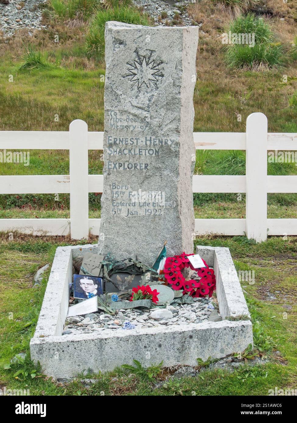 Tombe de Sir Ernest Shackleton au cimetière de Grytviken, Grytviken, Géorgie du Sud, Antarctique Banque D'Images