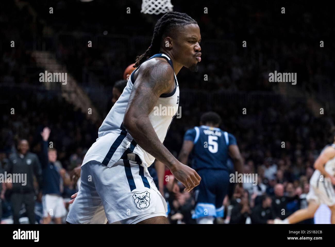 INDIANAPOLIS, IN - JANUARY 01: Butler Bulldogs forward Jahmyl Telfort (11) celebrates a score during the men's college basketball game between the Butler Bulldogs and Villanova Wildcats on January 1, 2025, at Hinkle Fieldhouse in Indianapolis, IN. (Photo by Zach Bolinger/Icon Sportswire) (Icon Sportswire via AP Images) Banque D'Images