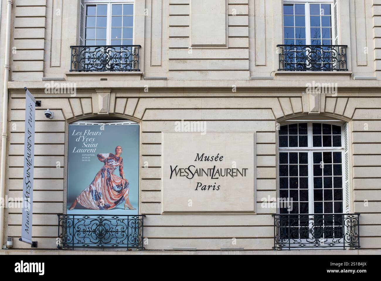 Paris, France, 12.31.2024 L'extérieur du musée Yves Saint Laurent à Paris Banque D'Images