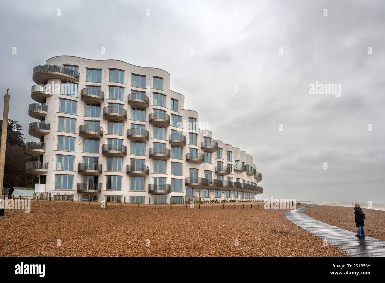 Folkestone, 1er janvier 2025 : le développement du rivage sur la plage Banque D'Images