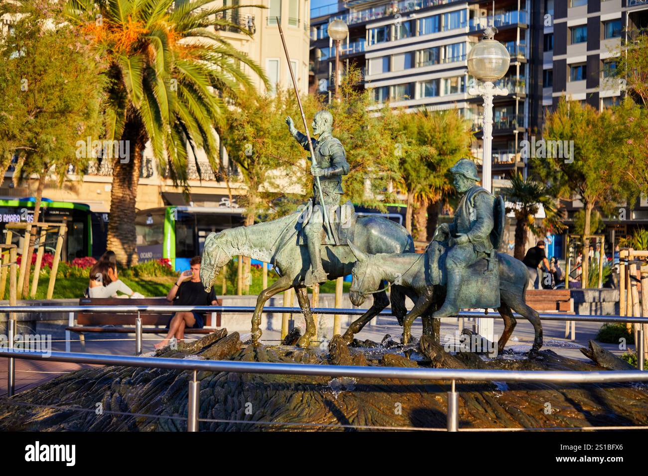 Sculpture de Don Quichotte et Sancho Panza, Plaza Cervantes, parc Alderdi Eder, Donostia, Saint-Sébastien, pays basque, Espagne Banque D'Images