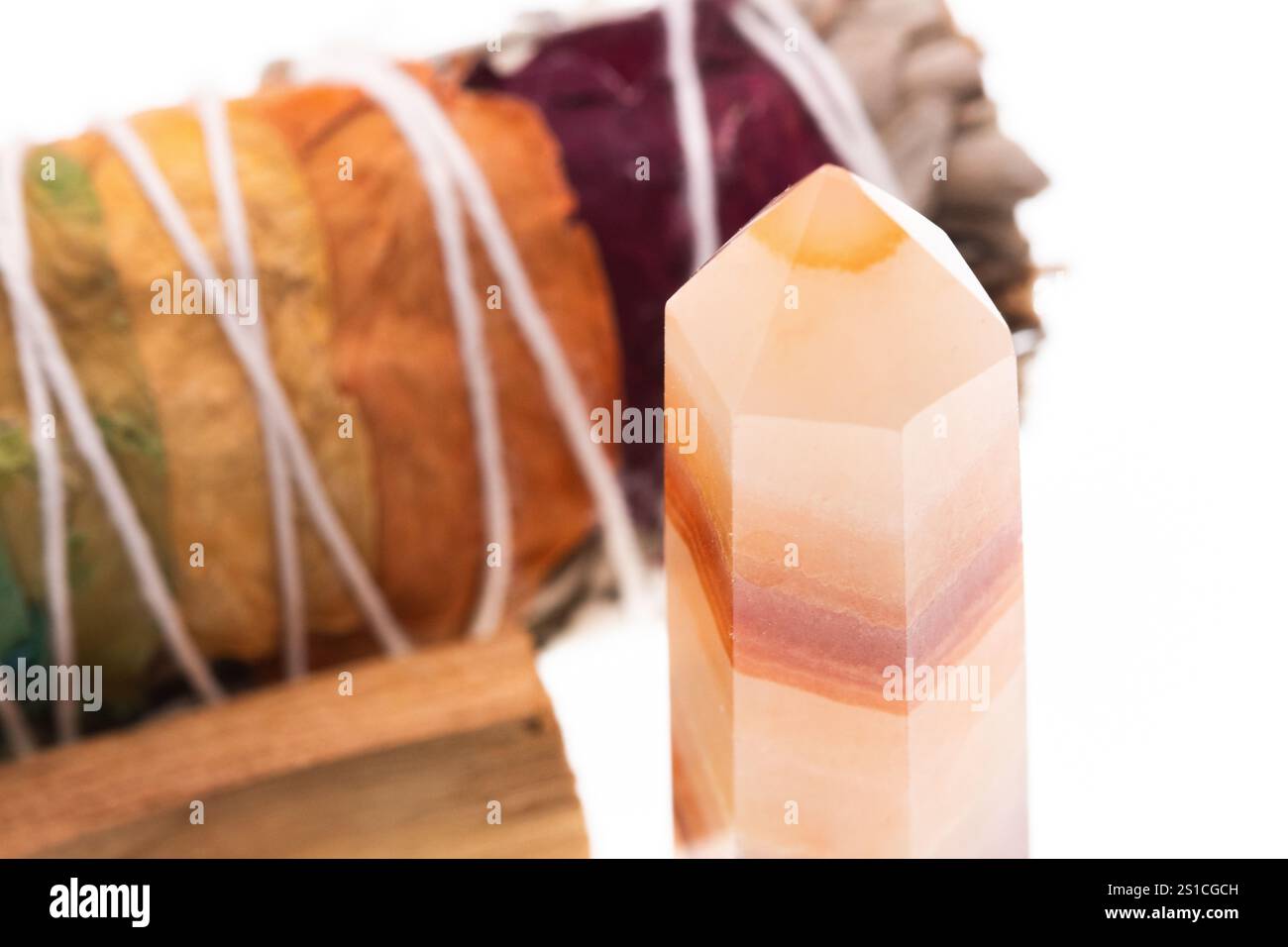 Smudge Rainbow stick et point focal sur Crystal point. Photo de haute qualité Banque D'Images