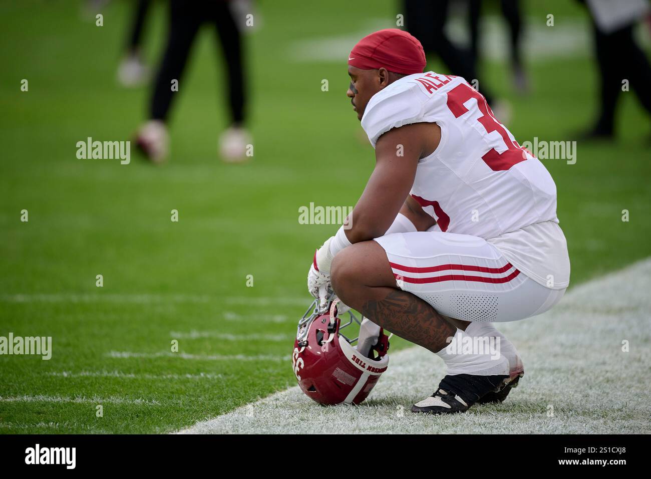 Tampa, Floride, États-Unis. 31 décembre 2024. Le linebacker de l'Alabama Jeremiah Alexander (35) avant un match de football NCAA entre les Michigan Wolverines et Alabama Crimson Tide au Raymond James Stadium de Tampa, en Floride. Mike Janes/CSM(image crédit : © Mike Janes/Cal Sport Media). Crédit : csm/Alamy Live News Banque D'Images