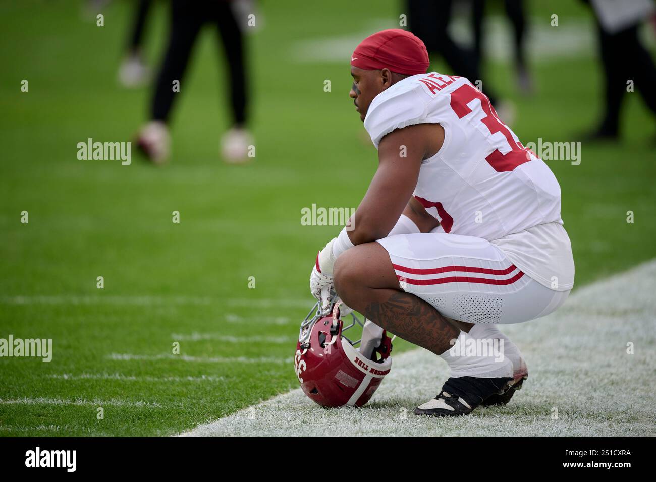 Tampa, Floride, États-Unis. 31 décembre 2024. Le linebacker de l'Alabama Jeremiah Alexander (35) avant un match de football NCAA entre les Michigan Wolverines et Alabama Crimson Tide au Raymond James Stadium de Tampa, en Floride. Mike Janes/CSM/Alamy Live News Banque D'Images