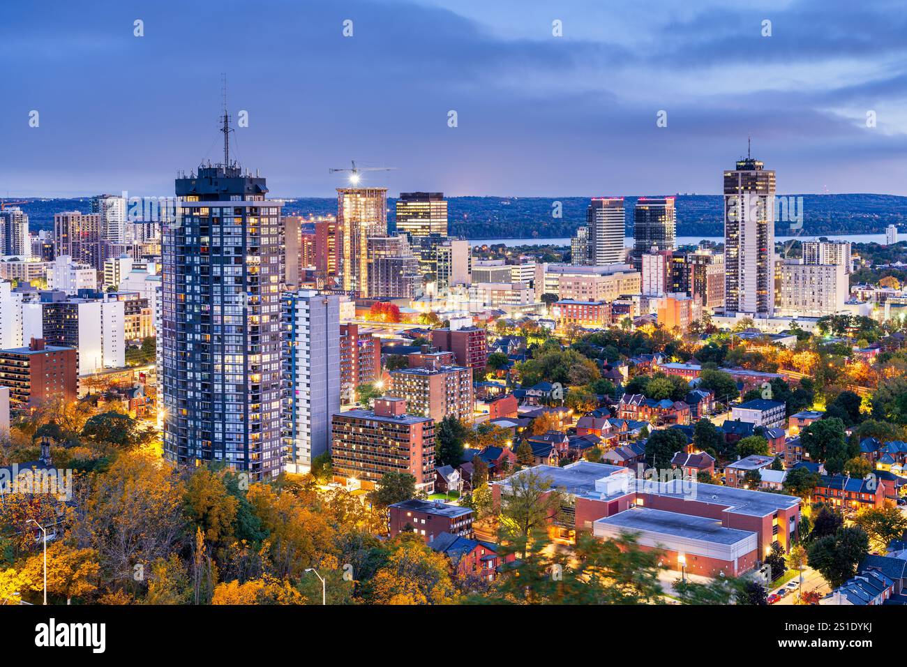 Hamilton, Ontario, Canada horizon du centre-ville au crépuscule. Banque D'Images