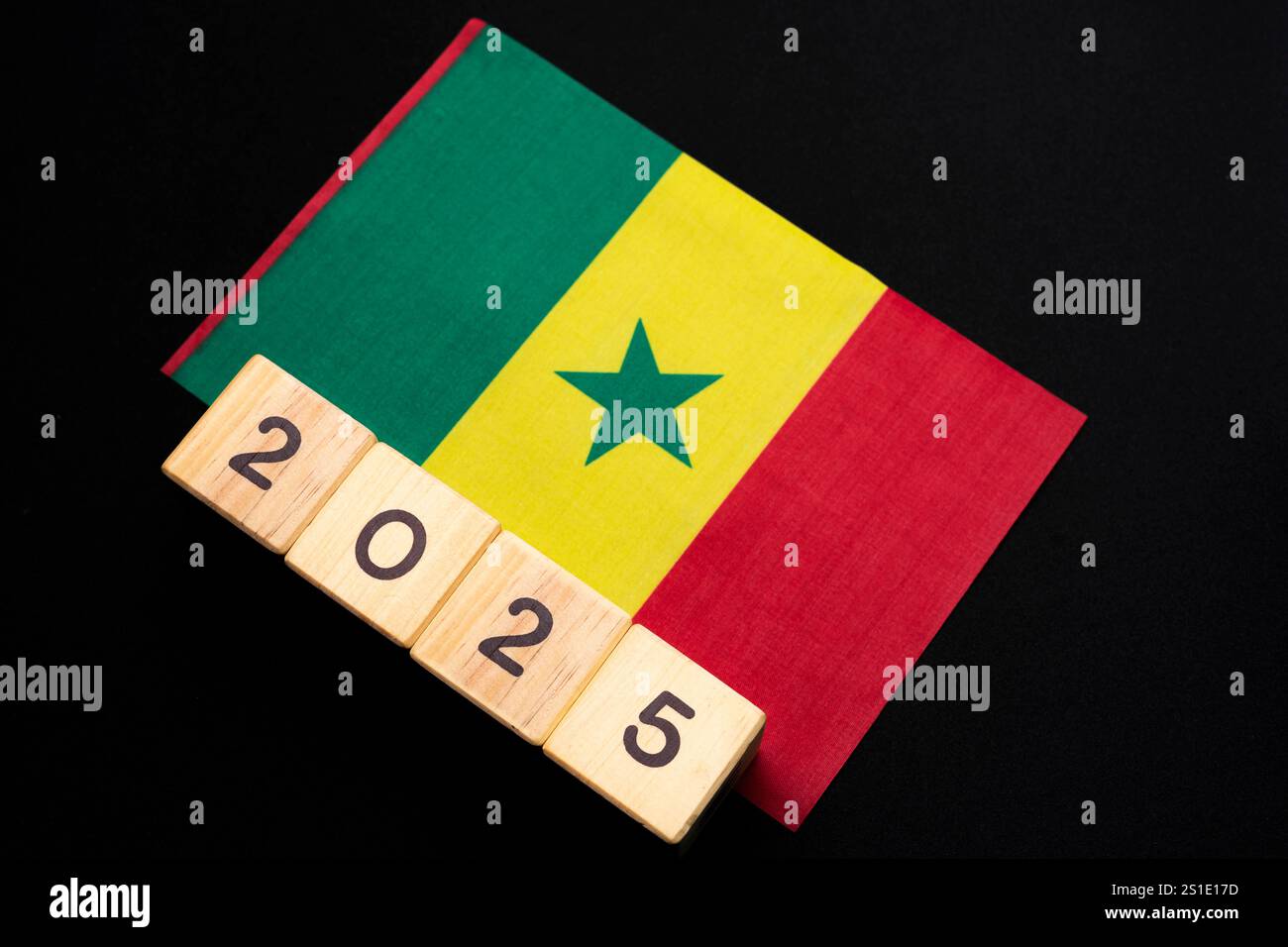2025, Sénégal, drapeau du Sénégal avec bloc de date, concept, événements importants pour le Sénégal dans la nouvelle année, élection, économie, activités sociales, banque centrale Banque D'Images